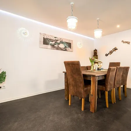 Ferienhaus Adebar Holiday home *